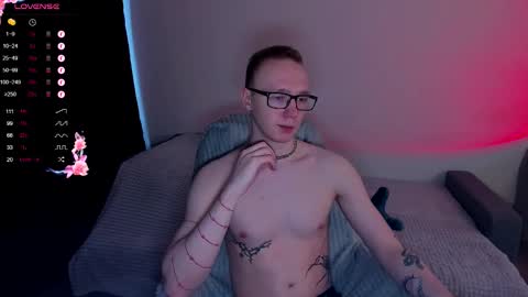Snapshot of alex_silent chatting on October 25, 10:47 am alex_silent online show from October 25, 10:47 am