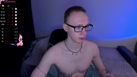 Snapshot of alex_silent chatting on October 15, 2:29 pm alex_silent online show from October 15, 2:29 pm