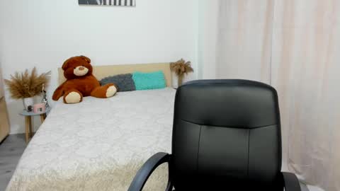 Snapshot of alexa_dolly chatting on March 1, 8:45 am Alexa online show from March 1, 8:45 am