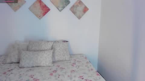 Alexandra Castillo online show from December 5, 6:01 am