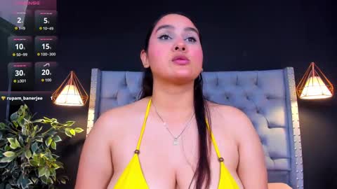 Snapshot of alexamora__ chatting on October 2, 12:37 pm C A M I L A  online show from October 2, 12:37 pm