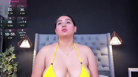 Snapshot of alexamora__ chatting on September 16, 11:34 am C A M I L A  online show from September 16, 11:34 am