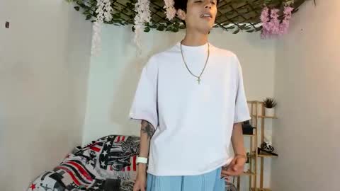 chicos hot online show from December 4, 8:19 pm