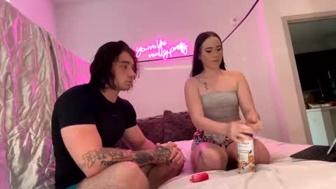 Chesxbradyminajj online show from December 7, 12:03 am