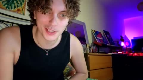 Snapshot of alexrhodesxxx chatting on December 1, 10:34 pm Alex online show from December 1, 10:34 pm