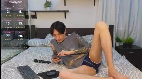 Snapshot of alexxone_ chatting on October 5, 1:51 pm Alex online show from October 5, 1:51 pm
