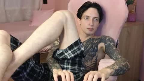 Snapshot of alexxone_ chatting on October 4, 12:14 pm Alex online show from October 4, 12:14 pm