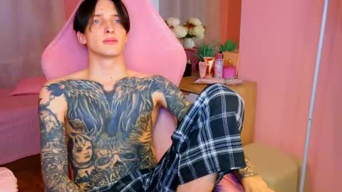 Snapshot of alexxone_ chatting on October 20, 4:45 pm Alex online show from October 20, 4:45 pm