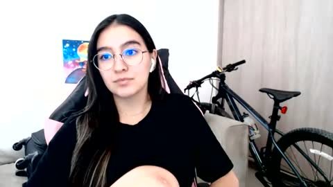 alexyferrer1 online show from June 30, 4:28 pm