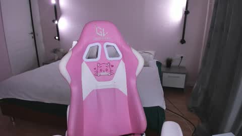 alic_black online show from September 29, 12:53 am