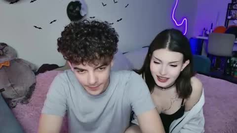 Snapshot of alice118james chatting on October 17, 7:40 pm alice and james online show from October 17, 7:40 pm