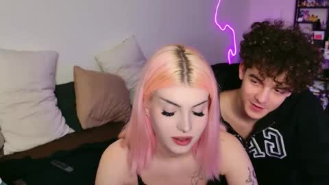 Snapshot of alice118james chatting on September 13, 9:06 pm alice and james online show from September 13, 9:06 pm