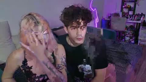 Snapshot of alice118james chatting on September 19, 6:44 pm alice and james online show from September 19, 6:44 pm