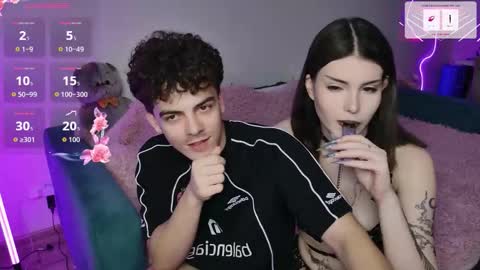 Snapshot of alice118james chatting on October 5, 3:08 pm alice and james online show from October 5, 3:08 pm