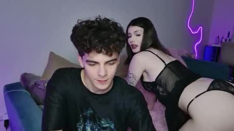 Snapshot of alice118james chatting on October 10, 5:30 pm alice and james online show from October 10, 5:30 pm