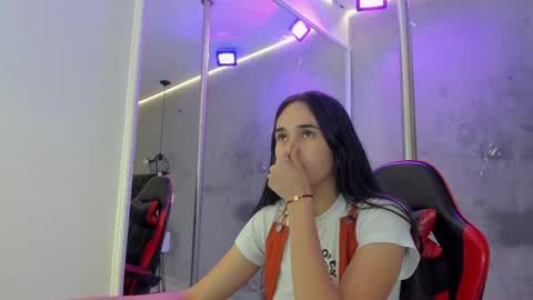 Alice Susan online show from May 3, 7:53 pm