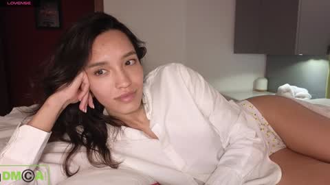 Snapshot of alice_bane chatting on January 4, 9:52 pm A R Y A  T I A online show from January 4, 9:52 pm