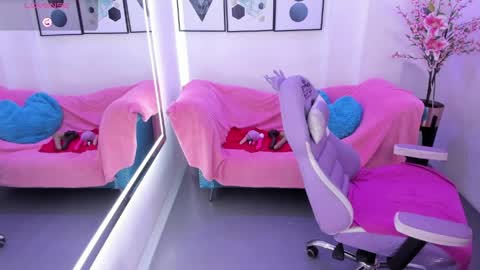 Alice  online show from April 16, 11:54 am