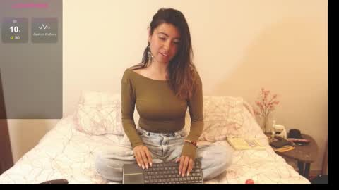 Snapshot of alice_middle01 chatting on October 2, 7:23 pm Alice online show from October 2, 7:23 pm