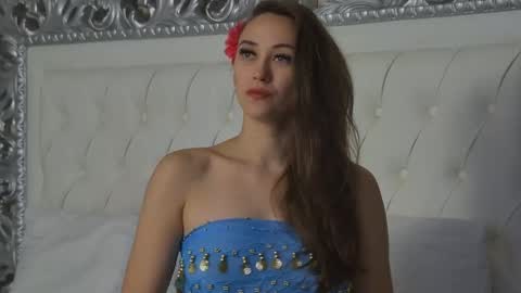 Snapshot of alice_munro chatting on October 31, 9:15 pm AliceMunro online show from October 31, 9:15 pm