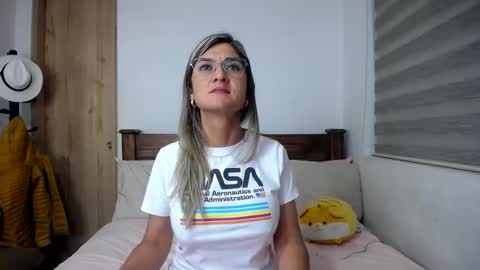 Snapshot of alice_shy29_ chatting on January 18, 1:41 am Alice shy online show from January 18, 1:41 am