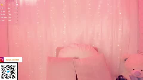 Snapshot of alice_wiinter chatting on September 12, 6:10 pm Alice online show from September 12, 6:10 pm
