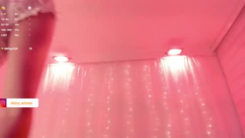 Snapshot of alice_wiinter chatting on October 16, 7:24 pm Alice online show from October 16, 7:24 pm