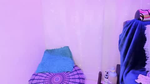 Snapshot of alice_wiinter chatting on March 1, 1:21 am Alice online show from March 1, 1:21 am