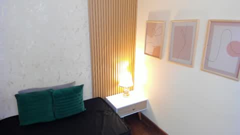 Alice and Asia online show from April 5, 1:08 pm