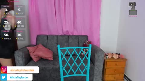Snapshot of alicebigboobsxxx chatting on February 27, 9:47 pm Juli   online show from February 27, 9:47 pm