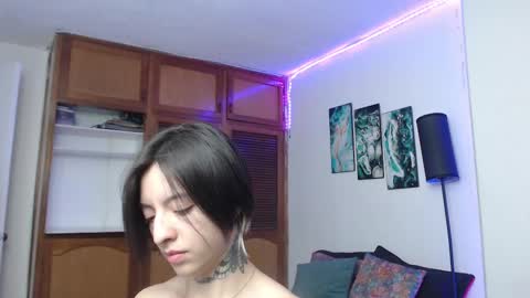 alicee_logan_ online show from October 5, 2:09 am