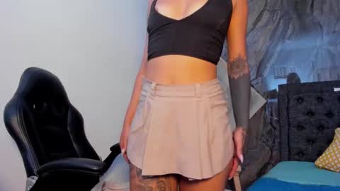 alicee_stonee_ online show from January 18, 7:45 pm