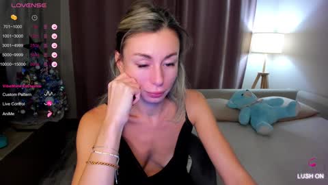 Snapshot of aliceevan chatting on January 7, 1:28 am Daniella online show from January 7, 1:28 am