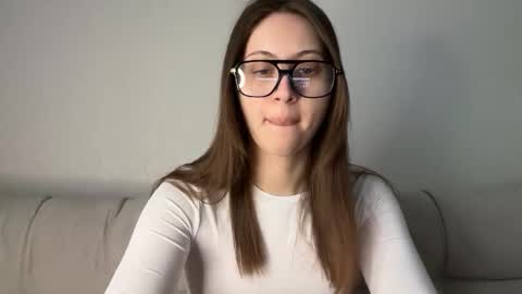 aliceinlustland online show from May 2, 11:38 am