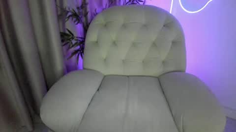 AliceLevine online show from April 16, 4:23 am