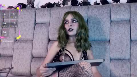 alicenoir_ online show from November 10, 11:29 pm