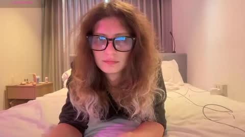 AlicePinkhead online show from April 20, 9:12 am