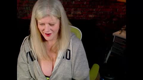 Snapshot of alicescuriosity chatting on February 27, 3:29 am Alices Curiosity online show from February 27, 3:29 am