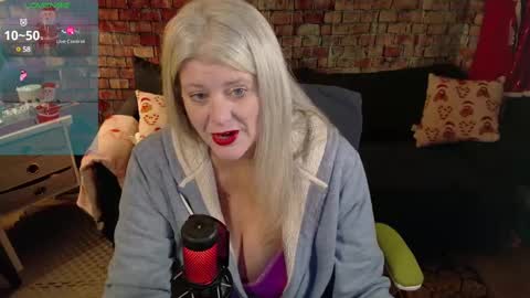 Snapshot of alicescuriosity chatting on December 22, 7:52 pm Alices Curiosity online show from December 22, 7:52 pm