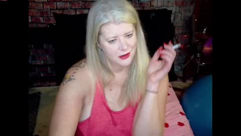 Snapshot of alicescuriosity chatting on February 15, 2:15 am Alices Curiosity online show from February 15, 2:15 am