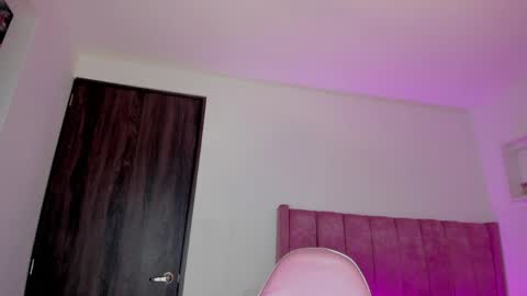 A L I C E  T H U N D E R online show from April 25, 2:36 am