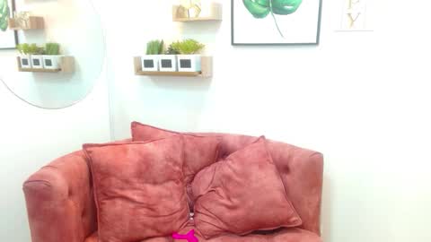 aliciacute    online show from February 21, 6:22 pm