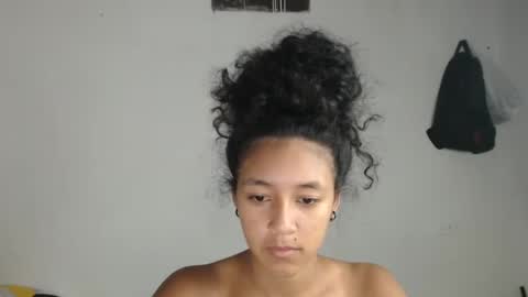 Snapshot of alicie_sexy_hot_20 chatting on March 7, 4:23 am ana online show from March 7, 4:23 am