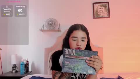 aliice_walker_ online show from January 27, 2:57 pm