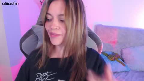 Alicia en el pas de las maravillas online show from September 14, 3:09 am