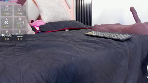 Ali Johansonn online show from November 7, 9:50 pm