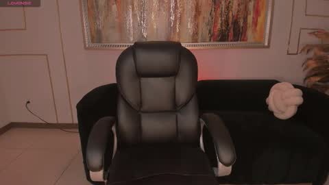 alinakravitz_ online show from December 21, 2:01 pm