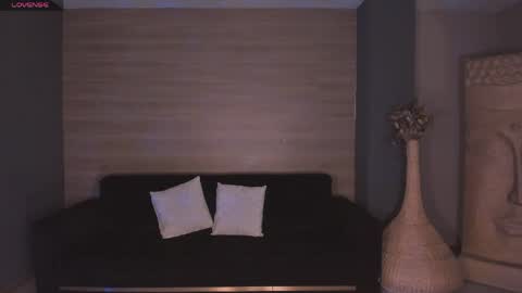 alinakravitz_ online show from April 16, 9:39 pm