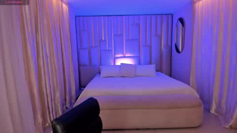 alinakravitz_ online show from February 14, 2:20 pm