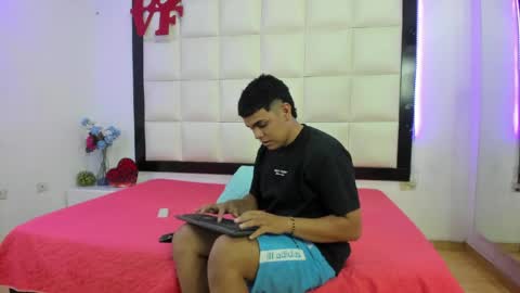 aliss_aron online show from May 25, 11:49 am